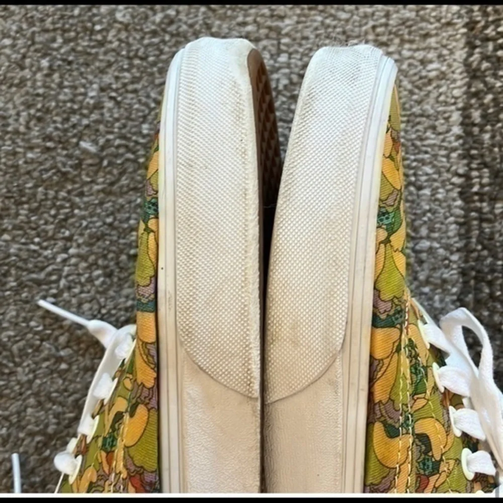 ⭐️HOST PICK⭐️Rare limited edition The Beatles Vans size 11.5